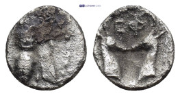 Ionia, Ephesos, c. 390-325 BC. AR Diobol (10mm, 0.94 g). Bee with straight wings. R/ Two confronted stag’s heads.