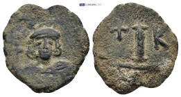 Constantine IV Pogonatus (668-685). AE 10 Nummi (3.8 Gr. 21mm). Constantinople
 Crowned and cuirassed facing bust, holding globus cruciger. 
Rev. Larg...