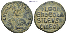 Leo VI (886-912 AD). AE Follis Constantinople. (7.05 Gr. 24mm.)
Crowned bust of Leo facing, wearing chlamys, holding akakia in left hand.
Rev. + LEOn ...