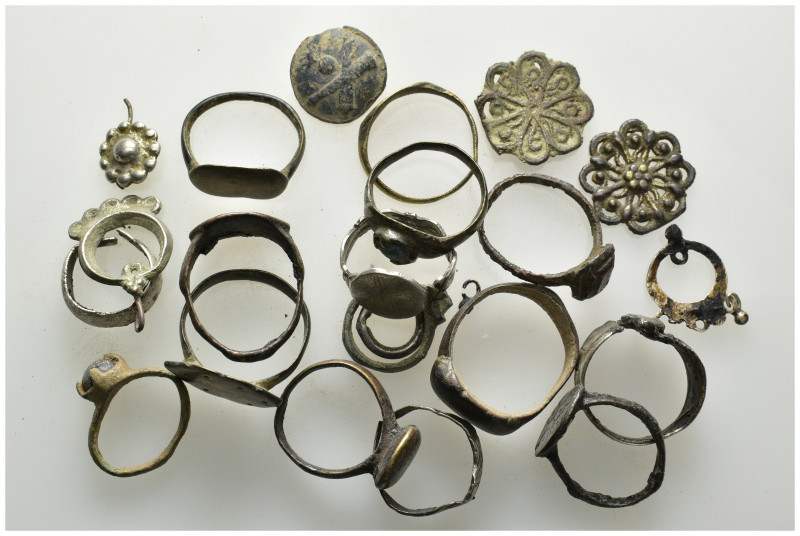 Mixed lot 22 pieces. SOLD AS SEEN NO RETURNS.