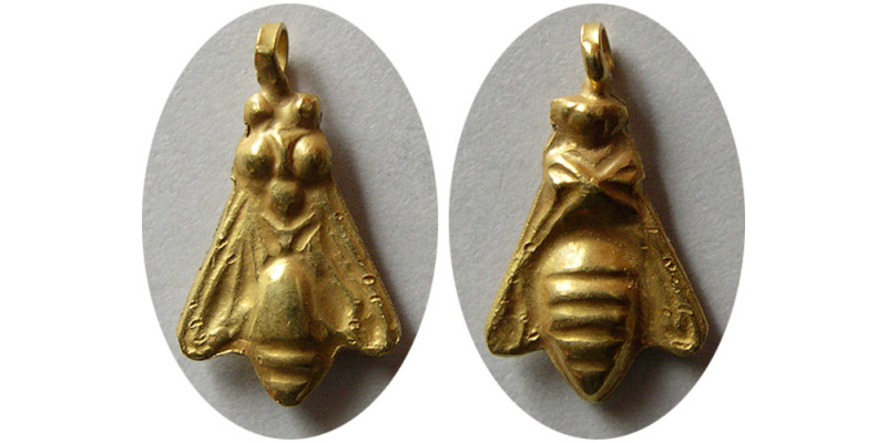 PHOENICIA, Circa 500 BC. Early Phoenician gold Bee pendent (0.38 gm; 14mm x 8mm)...