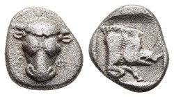 PHOKIS. Federal Coinage. Obol (circa 450-400).

Obv: O - Φ Bull's head facing. 
Rev: Forepart of boar to right; all within incuse square. 

BCD Lokris...
