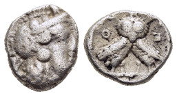 ATTICA. Athens. Diobol (Circa 400/390-353 BC).

Obv: Helmeted head of Athena right.
Rev: A/ Θ - Ε (counterclockwise; E retrograde).
Double-bodied owl ...