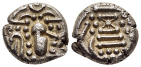 INDIA. Medieval. Chalukyas of Gujarat. Anonymous (1030-1120). Silver Gadhaiya.

Obv: Stylized Sasanian head to right, wearing crown surmounted by cres...