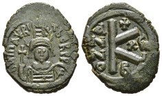 MAURICE TIBERIUS (582-602). Half Follis. Constantinople.

Obv: D N MAVPI TIBER P P.
Helmeted, draped and cuirassed bust facing, holding globus crucige...