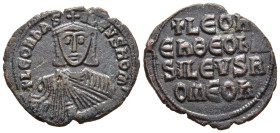 LEO VI THE WISE (886-912). Follis. Constantinople.

Obv: + LЄOҺ ЬASILЄVS ROM'.
Crowned facing bust, holding akakia.
Rev: + LЄOҺ / ЄҺ ӨЄO ЬA / SILЄVS R...