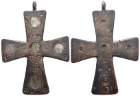 BYZANTINE EMPIRE. Reliquary Cross Pendant. Circa 10th-12th century AD. Bronze, silver inlaid.

Condition: Very fine.

Weight: 35,15 g.
Diameter: 57x78...