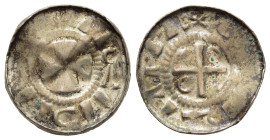 DEUTSCHE MÜNZEN. Sachsen. Naumburg, Bistum. Anonym. Hochrandpfennig/ Sachsenpfennig (ca. 1025-60).

Vs: Kreuz, in den Winkeln Kugeln und Ringeln, auße...