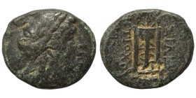 SELEUKID KINGS of SYRIA. Antiochos II Theos, 261-246 BC. Ae (bronze, 4.22 g, 17 mm), ΒΑΣΙΛΕΩΣ AΝΤΙΟΧΟΥ Tripod; to left and right, monograms; in exergu...