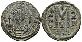 Justinian I (527-565 AD). AE Follis (34mm, 19,37g.) Constantinople 22= 548/549 AD. D N IVSTINIANVS P P AVG. Helmeted and cuirassed bust facing, holdin...