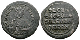 Leo VI (886-912 AD). AE Follis (28,5 mm, 11,37 g.) Constantinopolis. + LEOn bAS-ILEVS ROm, facing bust with crown and Akakia. Rev. + LEOn / En ΘΕΟ bA/...