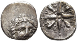 GRECIA ANTIGUA. CARIA. Sátrapas de Caria. Pixodaro. Trihemióbolo (340-334). A/ Cabeza frontal de Apolo R/ Estrella de 8 rayos. AR 0,83 g. 9,5 mm. COP-...