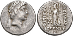 GRECIA ANTIGUA. CAPADOCIA. Ariarates V. Dracma (160-130 a.C.). A/ Cabeza diademada a der. R/ Atenea a der., delante M, año de reinado B (2). AR 4,2 g....