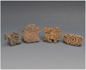 ARQUEOLOGÍA. PREHISPÁNICO. Cultura Jama Coaque. Lote de 4 sellos (500 a.C.-500 d.C.). Cerámica. Longitud de 4,5 a 6 cm. Presentan pequeñas faltas. Uno...