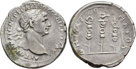 IMPERIO ROMANO. TRAJANO. Tridracma. Cesarea (Capadocia) (112-117). A/ Cabeza laureada a der. R/ Aquila entre dos signa. AR 10,54 g. 24,5 mm. Sydenham,...