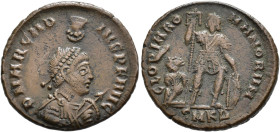 IMPERIO ROMANO. ARCADIO. Follis. Cyzicus (378-383). A/ Busto diademado, con coraza, manto, escudo, lanza y coronado por la mano de dios a der.; D N AR...