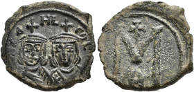 IMPERIO BIZANTINO. MIGUEL II. Follis. Siracusa (820-829). A/ Bustos de frente de Miguel y Teófilo. R/ M, encima cruz, debajo Q. AE 4,71 g. 20,03 mm. S...
