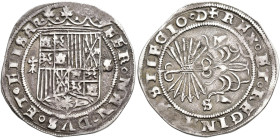 REYES CATÓLICOS. Real. Sevilla. A/ Cruz patada -S y S en rev. R/ 3,34 g. 26,4 mm. AC-no. MBC/MBC+. Muy escasa.