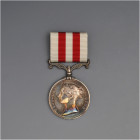 ÓRDENES Y CONDECORACIONES. INDIA BRITÁNICA. Victoria I. Medalla. Motín de la India. 1857-1858. Metal blanco 16,7 g. 36, 1 mm. Con cinta. EBC-.