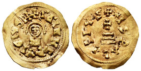 Ervigius (680-687). Tremissis. Ispali (Sevilla). (Cnv-493). (R. Pliego-649a). Anv.: +I▾Δ▾INMERVIGIVSP+. Rev.: +✶ISPALIPIVS. Au. 1,51 g. Slight wavy fl...