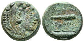 REINO DE MACEDONIA, Alejandro III el Grande. Ae15. (Ae. 5,22g/15mm). Ceca incierta. 336-323 a.C. (Price 304). Anv: Cabeza de Heracles con piel de león...