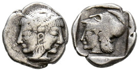 MISIA, Lapsakos. Trihemióbolo. (Ar. 1,17g/11mm). 500-450 a.C. (SNG Copenhagen 184). Anv: Cabeza janiforme femenina. Rev: Cabeza de Atenea a izquierda ...