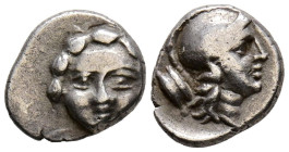 SELGE, Pisidia. Trihemióbolo. (Ar. 1,03g/9mm). Siglo III a.C. (S-5478). Anv: Cabeza de gorgona de frente. Rev: Cabeza de Atenea con casco a derecha y ...
