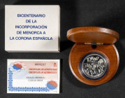 JUAN CARLOS I (1975-2014). 10 Euros (Ar. 27,00g/40mm). Bicentenario de la incorporación de Menorca a la Corona. 2002. FNMT. PROOF. Incluye estuche ori...