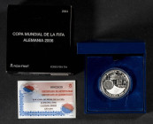 JUAN CARLOS I (1975-2014). 10 Euros (Ar. 27,00g/40mm). Copa Mundial de la FIFA. Alemania 2006. 2004. FNMT PROOF. Incluye estuche original y certificad...