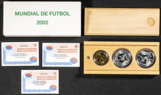 JUAN CARLOS I (1975-2014). Mundial de Fútbol 2002. Serie Completa. 3 valores: 200 Euros en oro (1) y 10 Euros (2) en plata. 2002. FNMT. PROOF. Incluye...