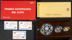 JUAN CARLOS I (1975-2014). Primer Aniversario del Euro. Serie Completa. 3 valores: 200 Euros en oro (1), 50 Euros (1) y 10 Euros (1) en plata. 2003. F...