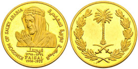 ARABIA SAUDITA. Medalla. (Au. 16,11g/30mm). 1975. Medalla conmemorativa de Faisal I (1964-1975). PROOF.