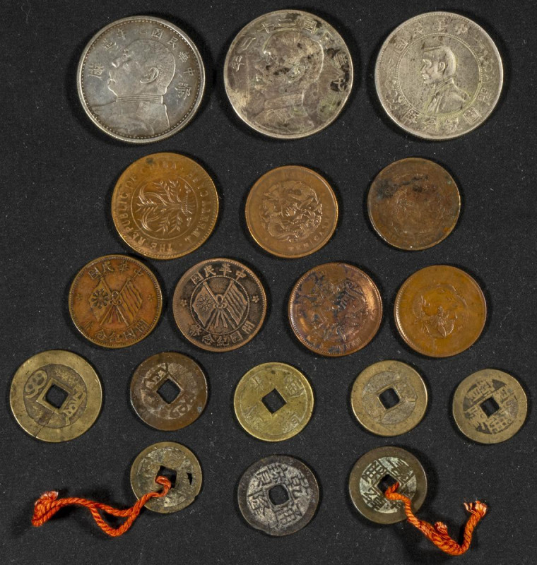 CHINA. Variado e interesante conjunto de 18 piezas de diferentes módulos, materi...