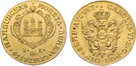 HAMBURG
Hamburgische Prägungen in Gold
Dukat 1735. Titel Karl VI. Mzz. I·H·L, Zeichen des Münzmeisters Joh. Heinrich Löwe (1725-1759). Stadtburg in ...