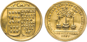 HAMBURG
Hamburgische Prägungen in Gold
Dukatenförmige Goldmedaille o.J. (Mitte 18. Jh.) auf das Vierte Gebot. Zwei Gesetzestafeln, im Abschnitt Schn...