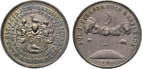 HAMBURG
HAMBURGISCHE MEDAILLEN DES 17. BIS 21. JAHRHUNDERTS
Vierteltalerförmige Silbermedaille 1723. „Bürgermeisterpfennig" (v. v. Hachten) auf den ...
