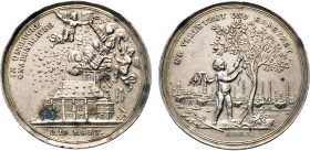 HAMBURG
HAMBURGISCHE MEDAILLEN DES 17. BIS 21. JAHRHUNDERTS
Silbermedaille 1750 (v. PH. Goedecke). Auf die durch Blitzschlag eingeäscherte St. Micha...