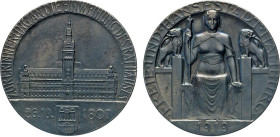 HAMBURG
HAMBURGISCHE MEDAILLEN DES 17. BIS 21. JAHRHUNDERTS
Rathaus-Portugaleser der Stadt in Eisen für das Jahr 1919. Der Neubau des Rathauses von ...