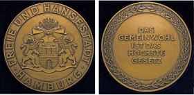HAMBURG
HAMBURGISCHE MEDAILLEN DES 17. BIS 21. JAHRHUNDERTS
Große bronzene Verdienstmedaille o.J. der Stadt (unsigniert, v. Karberg, diese Version s...