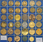 HAMBURG
Lots Hamburgischer Medaillen
Sammlung von 35 verschiedenen Kupfer- und Bronzemedaillen (z.T. auch Goldbronze oder vergoldet). 1974 bis 2006,...