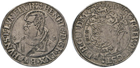 DEUTSCHE MÜNZEN VOR 1871
BRAUNSCHWEIG-LÜNEBURG
LINIE WOLFENBÜTTEL
Heinrich der Jüngere in Wolfenbüttel, 1514–1568. Taler 1562, Mzz. Doppelkreuz, Go...