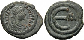 Justinian I, 527-565. Pentanummium (Bronze, 19 mm, 3.59 g, 7 h), Theoupolis (Antioch), 542-546. D N IVSTINIANVS P P AVG Diademed, draped and cuirassed...