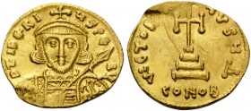 Tiberius III (Apsimar), 698-705. Solidus (Gold, 20 mm, 4.36 g, 6 h), Constantinopolis. D TIbЄRIЧS PЄ AV Crowned and cuirassed bust of Tiberius III fac...