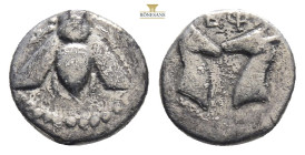 IONIA. Ephesos. Diobol (Circa 390-325 BC). 0,91 g. 9,6 mm.
Obv: Bee.
Rev: EΦ. Confronted heads of stags.
SNG Copenhagen 242-3; SNG Kayhan I 194-207.
