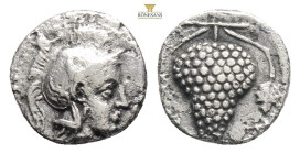Cilicia, Soloi AR Obol ca 350-330 BC. 0,70g 4,2 mm.
Obv: Head of Athena to right, wearing crested Corinthian helmet.
Rev: Bunch of grapes on stalk wit...