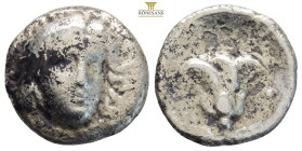Islands off Karia, Rhodos. Rhodos AR Didrachm. Circa 340-316 BC. Head of Helios facing slightly to right / Rose with bud right, 6,4 g. 20,5 mm.