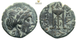 Seleukid Kingdom. Antiochos II Theos. 261-246 B.C. AE (11,3 mm, 3,6 g, ). Sardes mint. Laureate head of Apollo right / ΒΑΣΙΛΕΩΣ ANTIOXOY, tripod; mono...