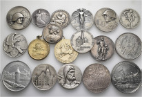 A lot containing 18 silver, tin and bronze medals. All: Switzerland. Very fine to extremely fine. LOT SOLD AS IS, NO RETURNS. 18 medals in lot.


F...