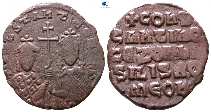 Constantine VII Porphyrogenitus, with Zoe AD 913-959. Constantinople
Follis Æ
...