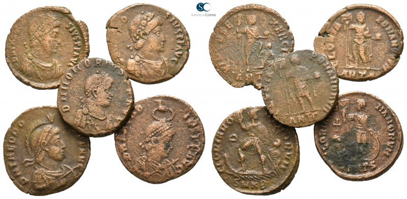 Lot of ca. 5 roman bronze coins / SOLD AS SEEN, NO RETURN!

very fine